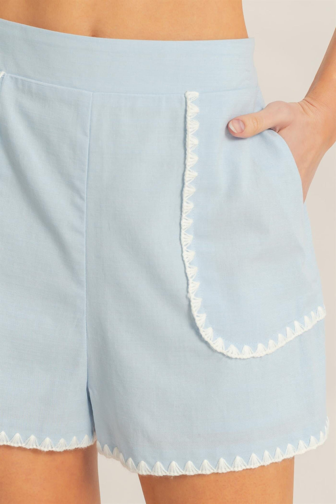 *******WOMEN'S ELASTIC WAIST FRONT POCKETS TRIM DETAILED SHORTS