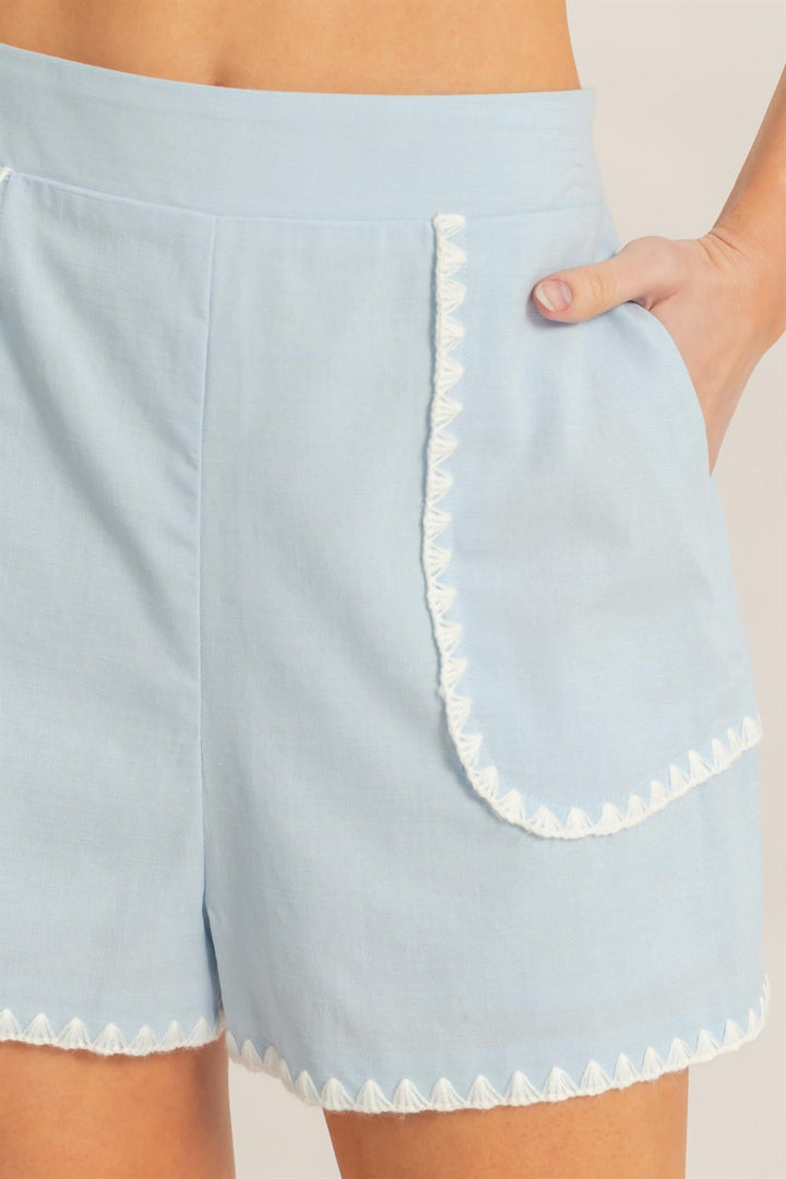 *******WOMEN'S ELASTIC WAIST FRONT POCKETS TRIM DETAILED SHORTS