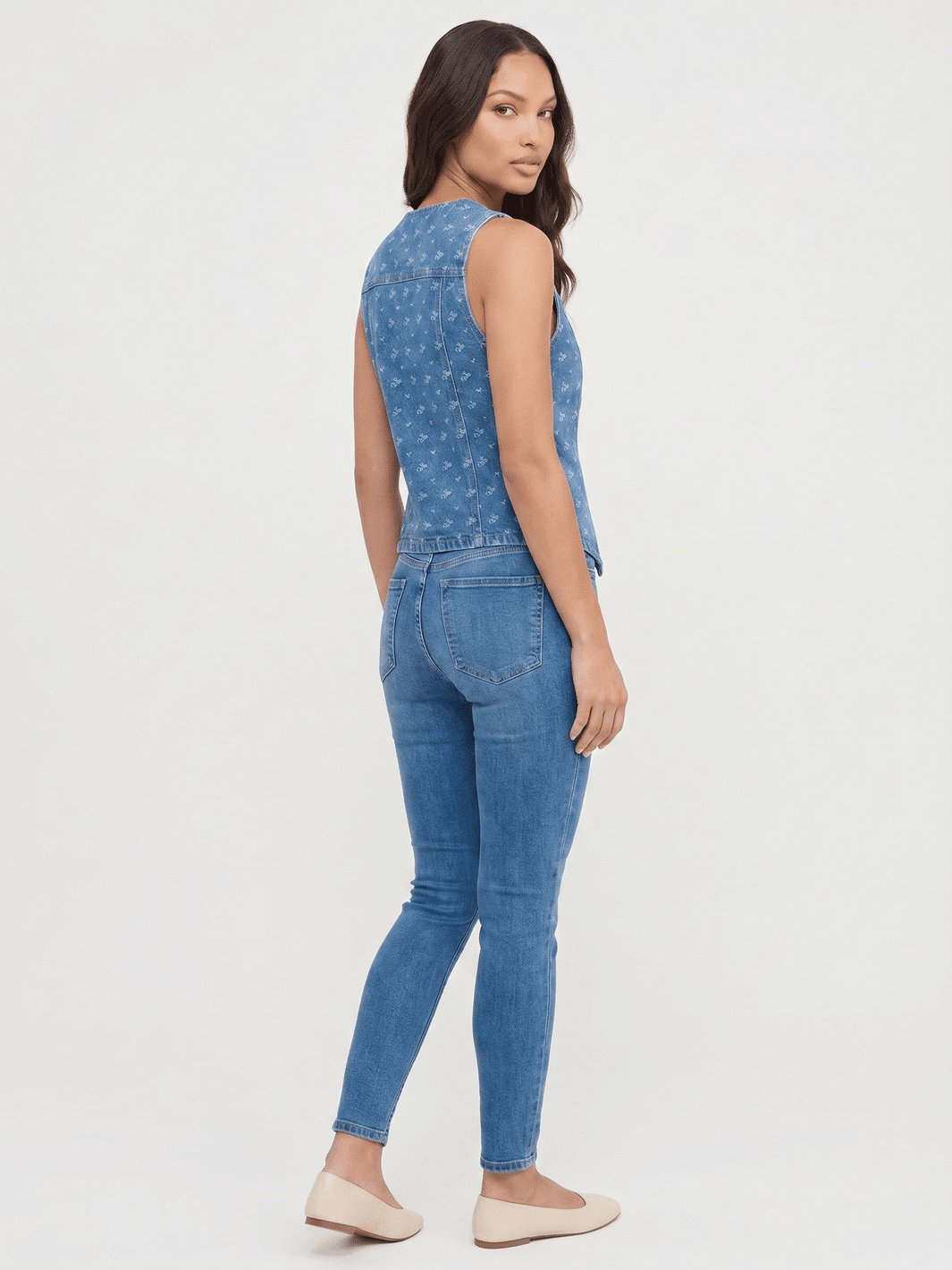 WOMEN'S SLEEVELESS V-NECK BUTTON UP DISTRESS DENIM TOP