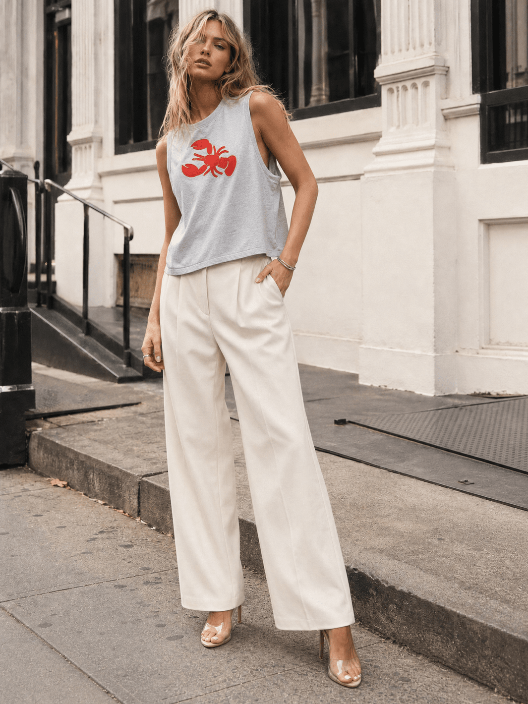 WOMEN'S SLEEVELESS EMBROIDERY CRAB BASIC TANK TOP