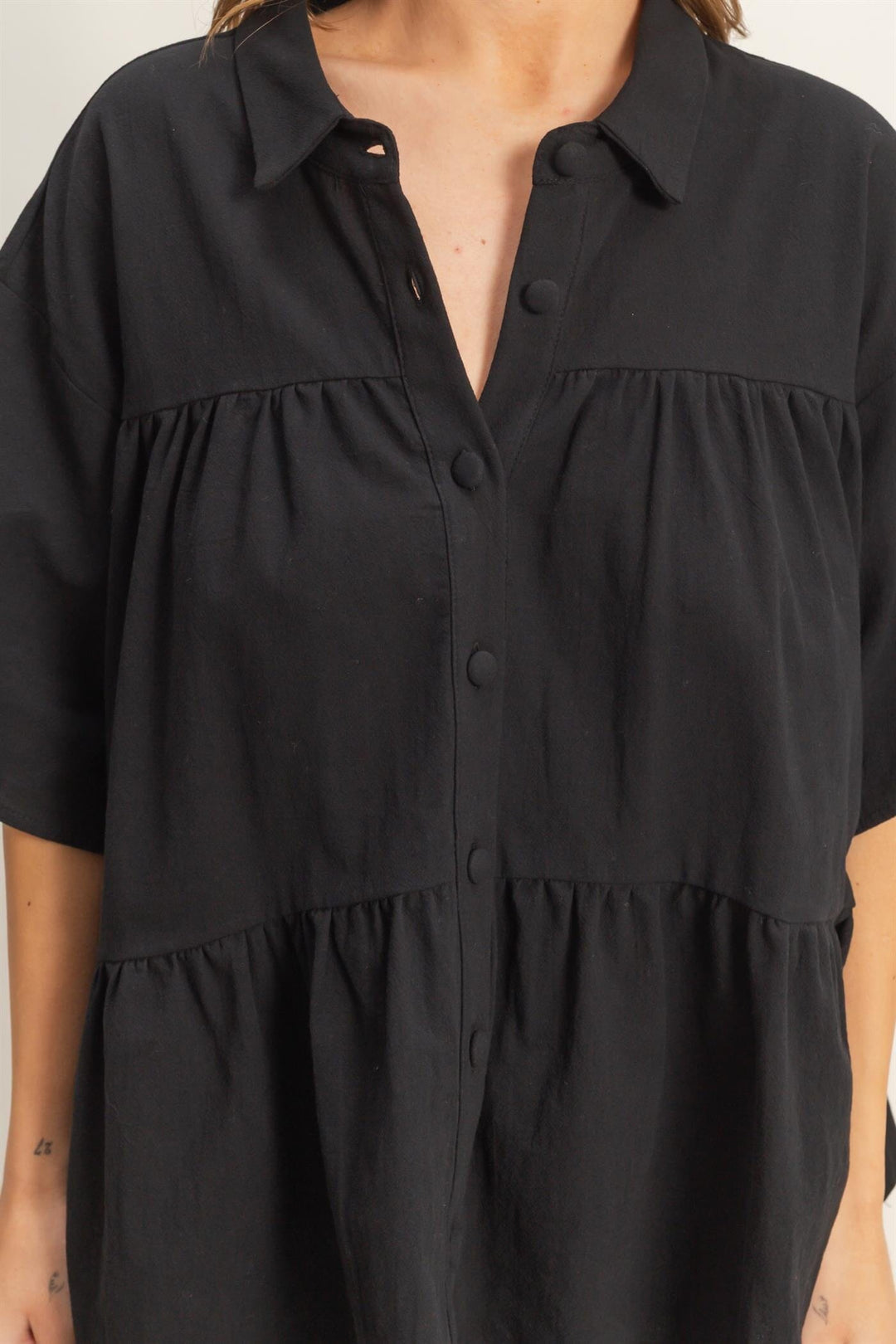 WOMEN'S SHORT SLEEVE BUTTON UP TIERED TUNIC TOP