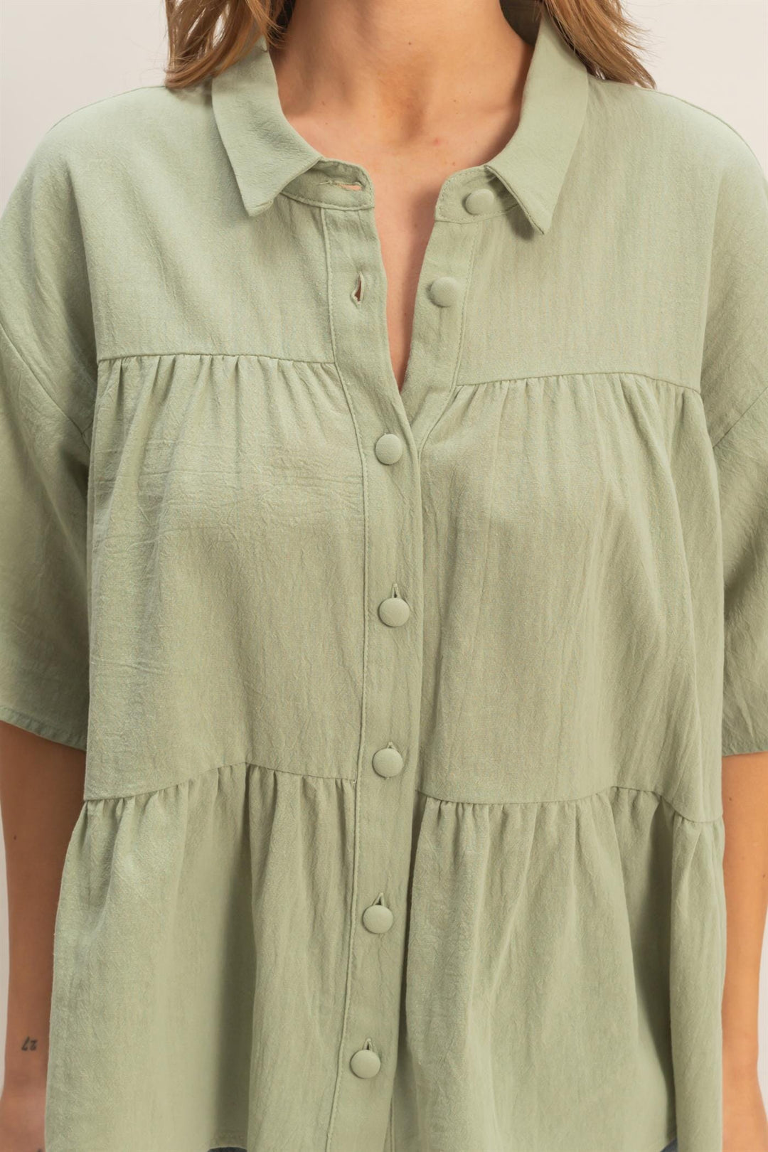 WOMEN'S SHORT SLEEVE BUTTON UP TIERED TUNIC TOP