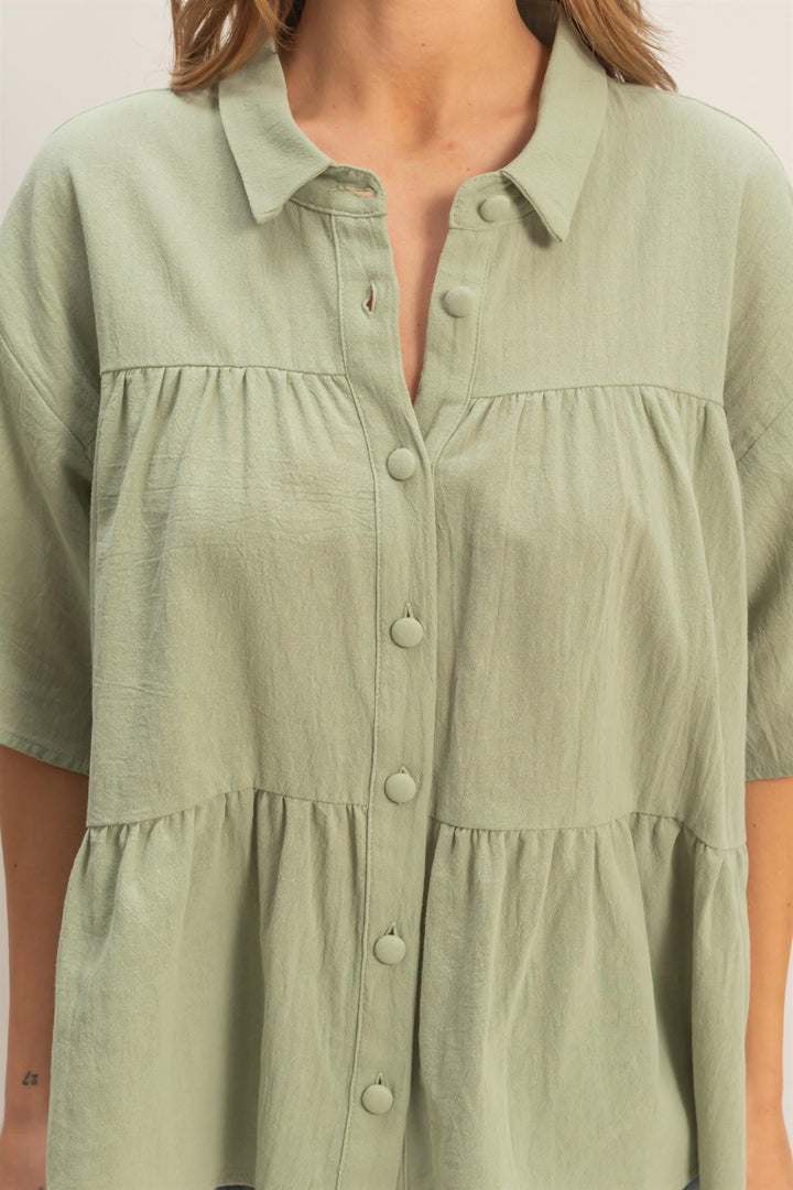 WOMEN'S SHORT SLEEVE BUTTON UP TIERED TUNIC TOP