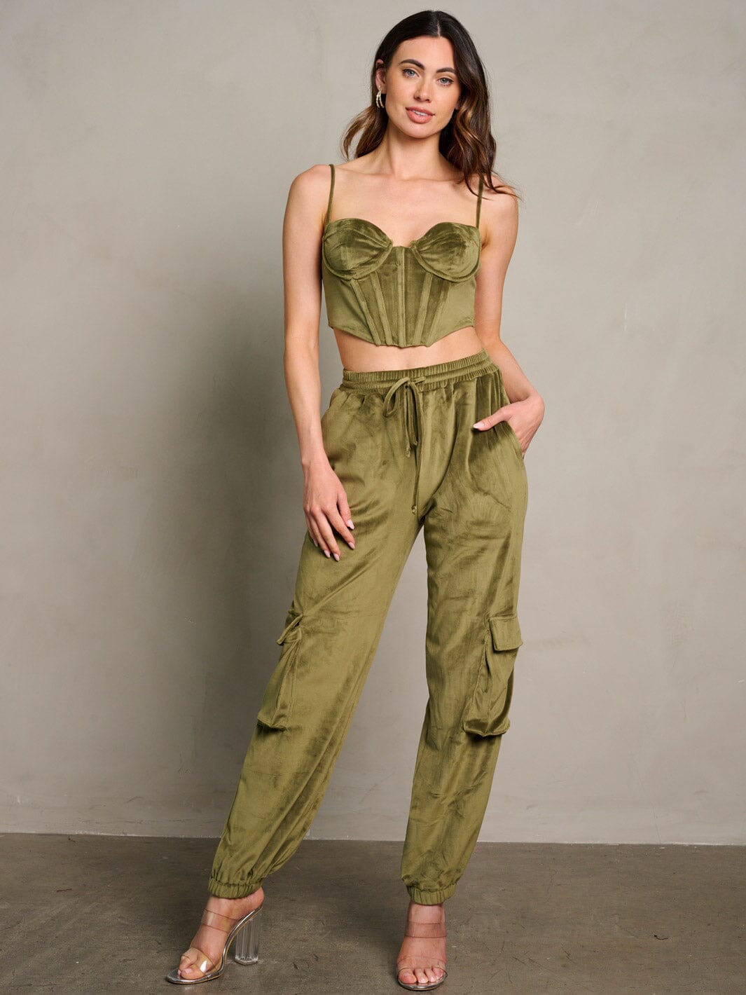 WOMEN'S SLEEVELESS CROP TOP & ELASTIC WAIST PANTS CARGO 2PC. SET