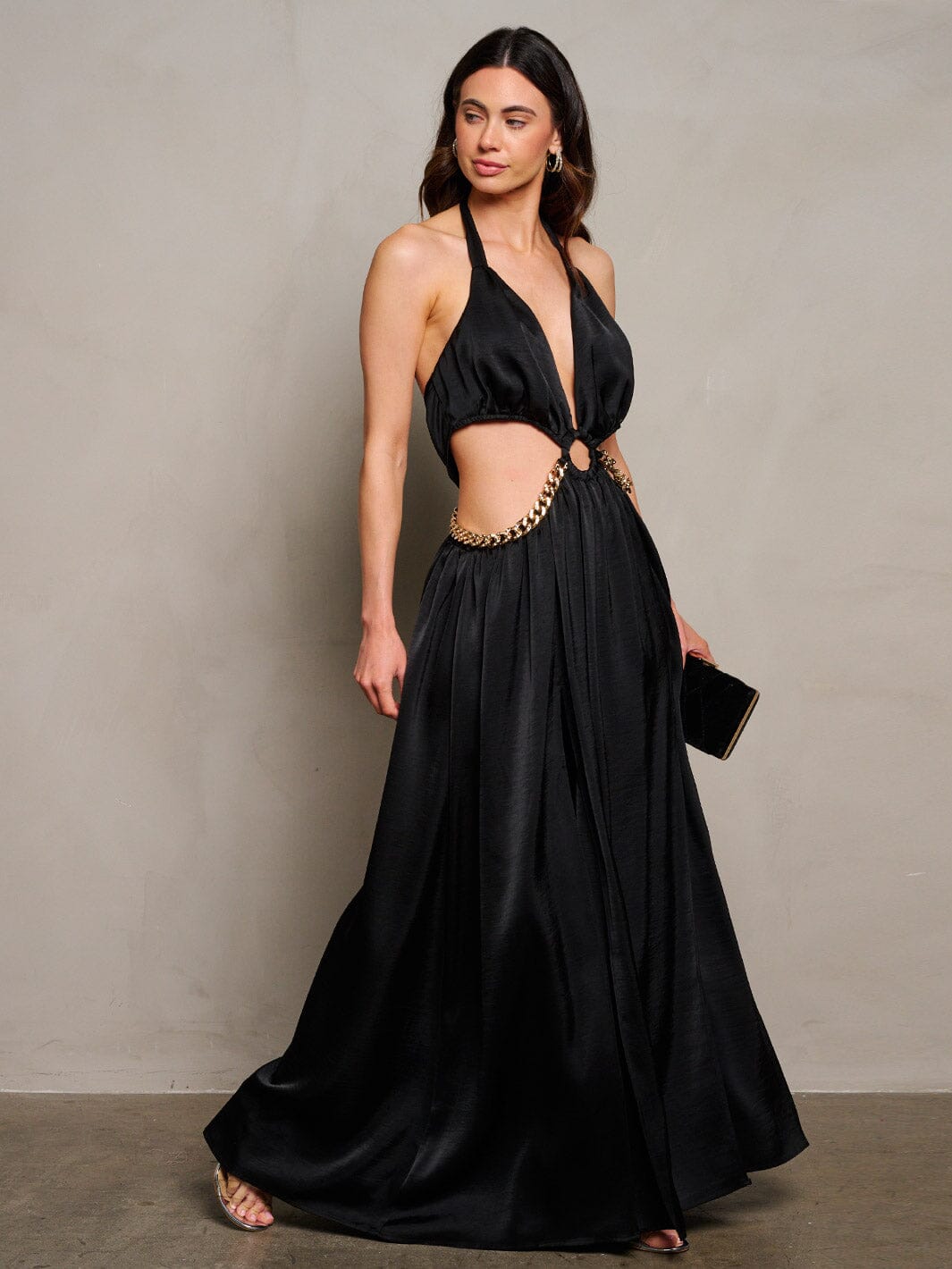 WOMEN'S SLEEVELESS CUT OUT CHAIN DETAILED OPEN BACK MAXI DRESS