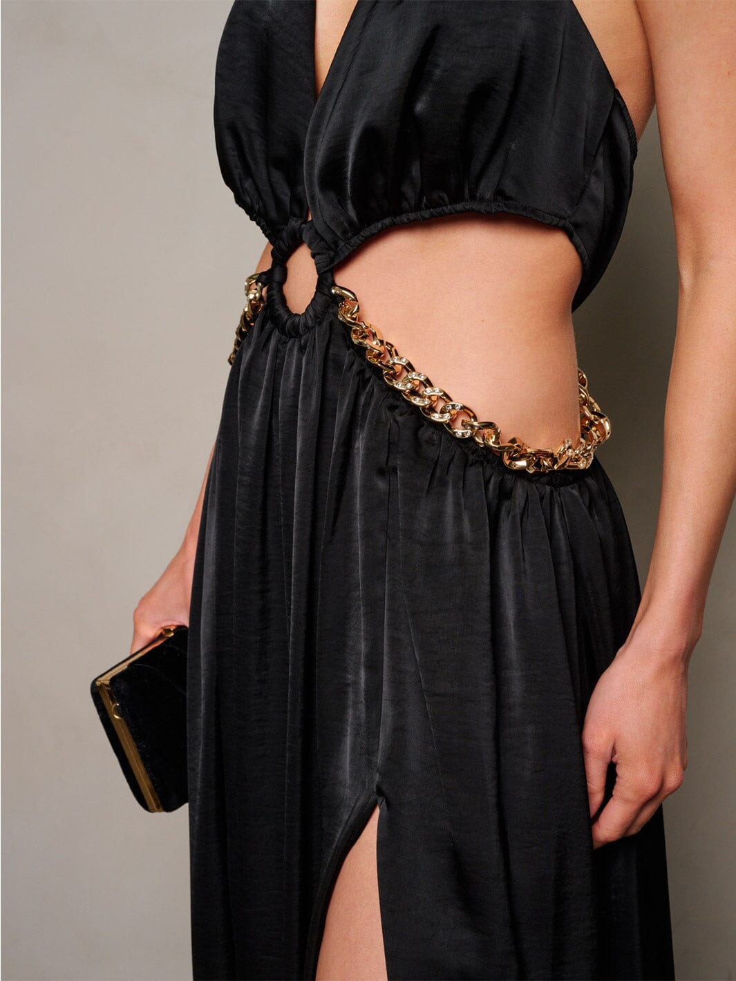 WOMEN'S SLEEVELESS CUT OUT CHAIN DETAILED OPEN BACK MAXI DRESS