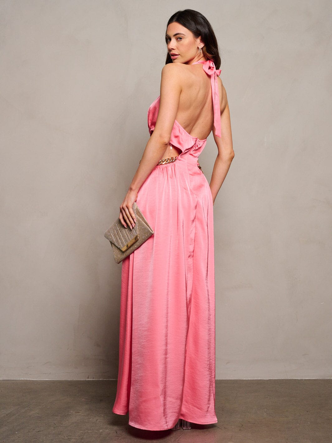 WOMEN'S SLEEVELESS CUT OUT CHAIN DETAILED OPEN BACK MAXI DRESS