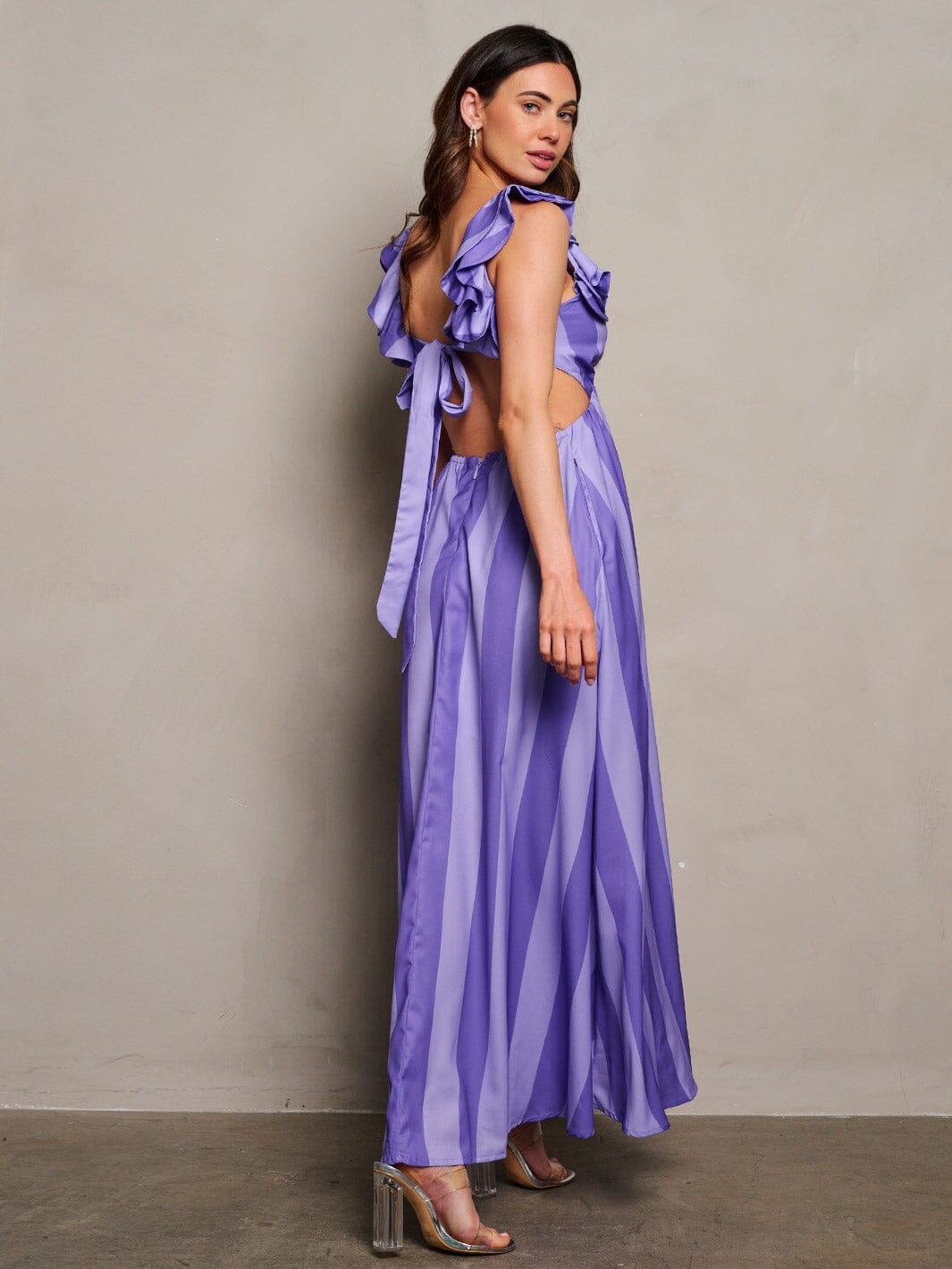 WOMEN'S SLEEVELESS RUFFLE V-NECK OPEN BACK STRIPES MAXI DRESS