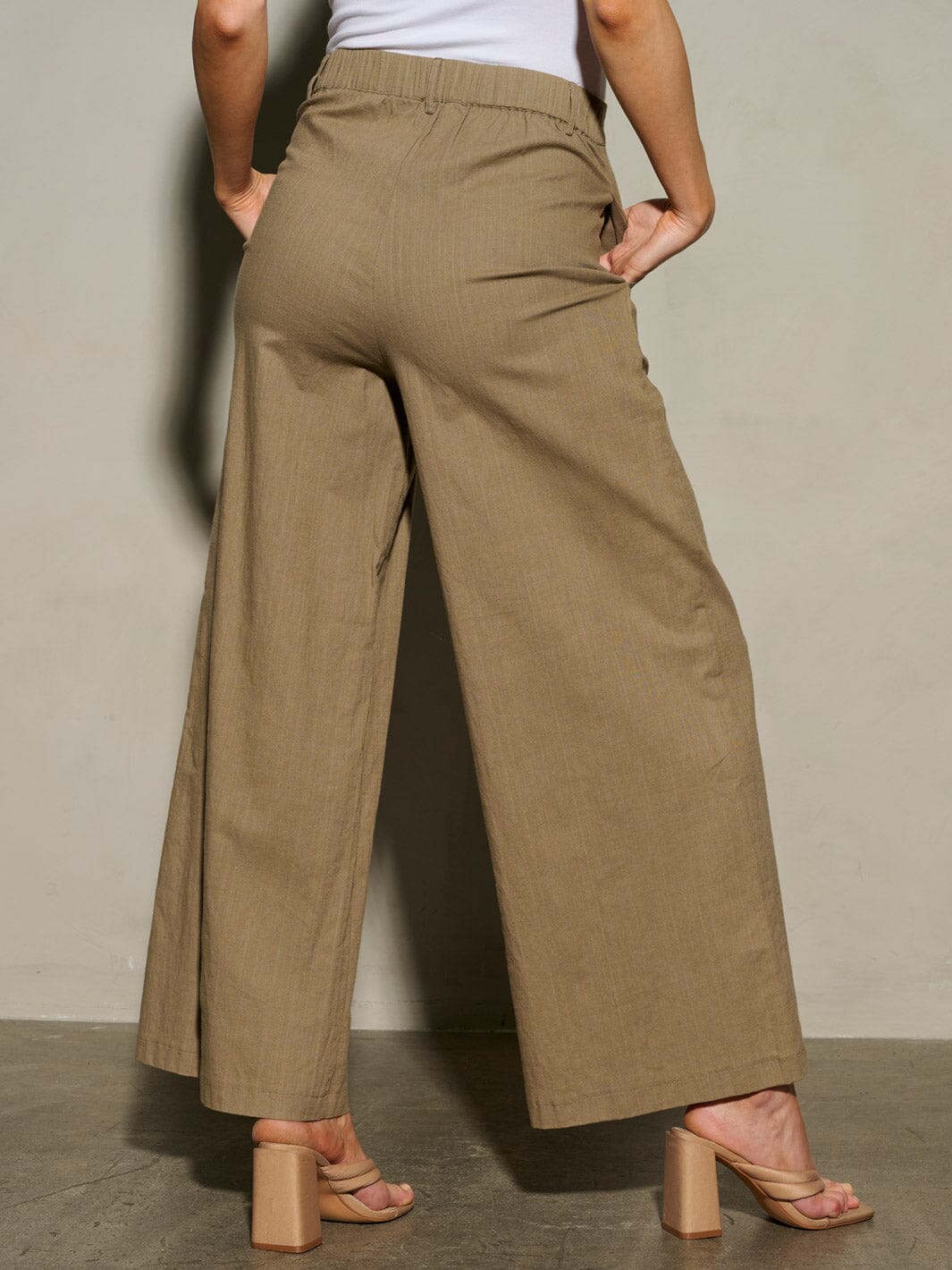 WOMEN'S BUTTON CLOSURE PLEATED POCKETS WIDE LEG PANTS