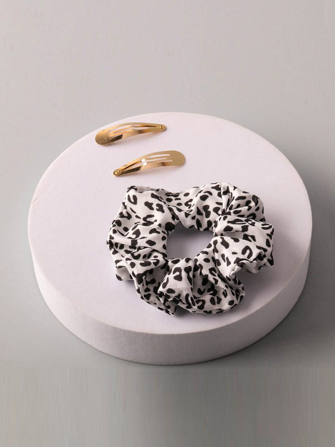 FASHION ANIMAL PRINT SCRUNCHIES & HAIR CLIPS SET