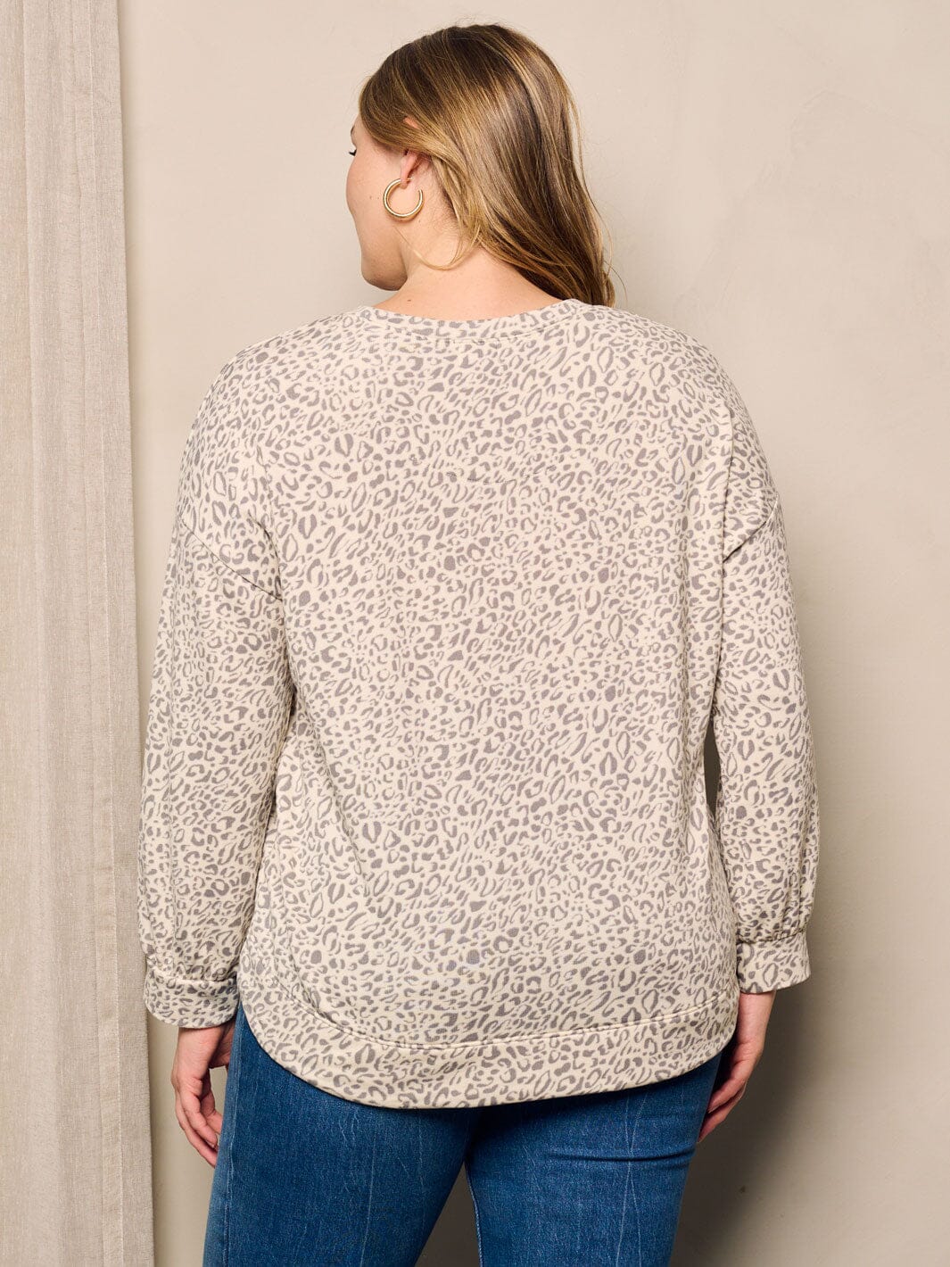 PLUS SIZE LONG SLEEVE ANIMAL PRINT TOP