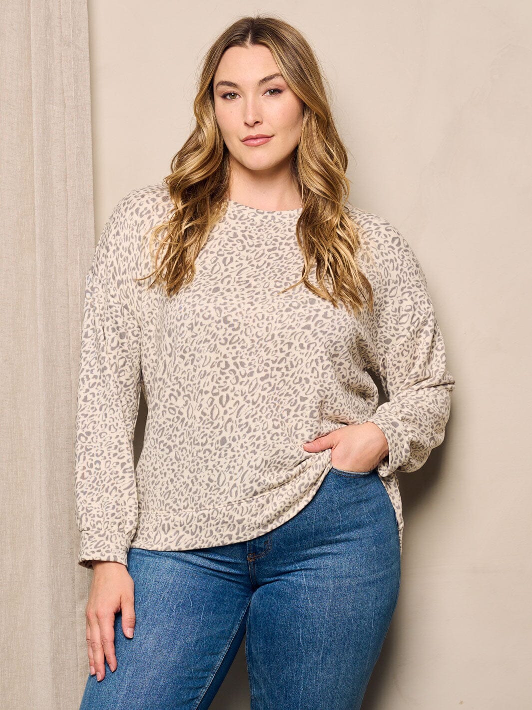 PLUS SIZE LONG SLEEVE ANIMAL PRINT TOP