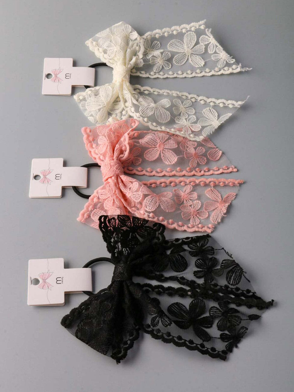 FASHION ASSORTED COLORS LACE BOW DETAILED SCRUNCHIES