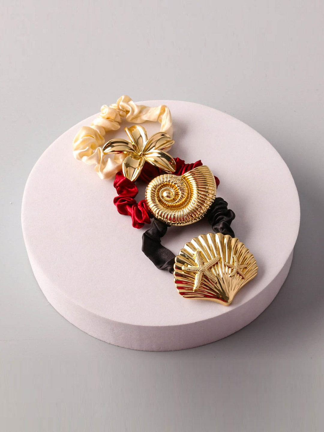 FASHION ASSORTED COLORS MULTI PENDANTS SCRUNCHIES