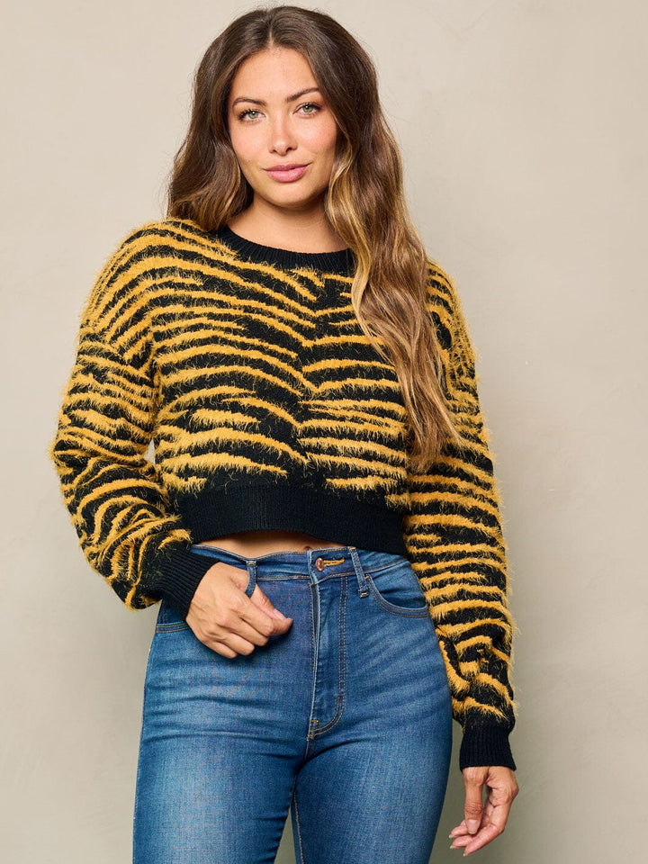 WOMEN'S LONG SLEEVE COLORBLOCK FUZZY CROP TOP