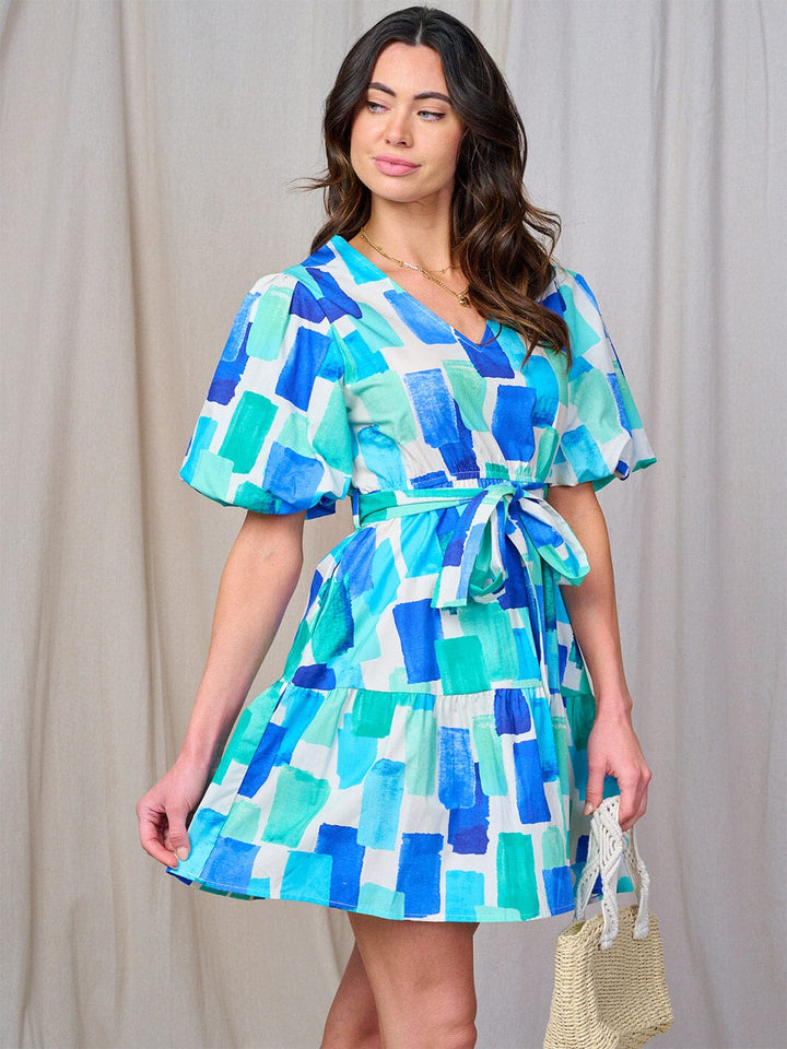WOMEN'S SHORT SLEEVE V-NECK SELF TIE MULTI PRINT MINI DRESS