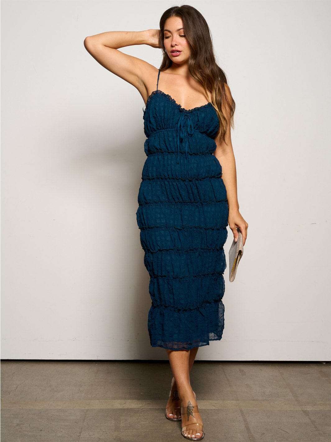 WOMEN'S SLEEVELESS V-NECK RUCHED LACE DETAILED MAXI DRESS