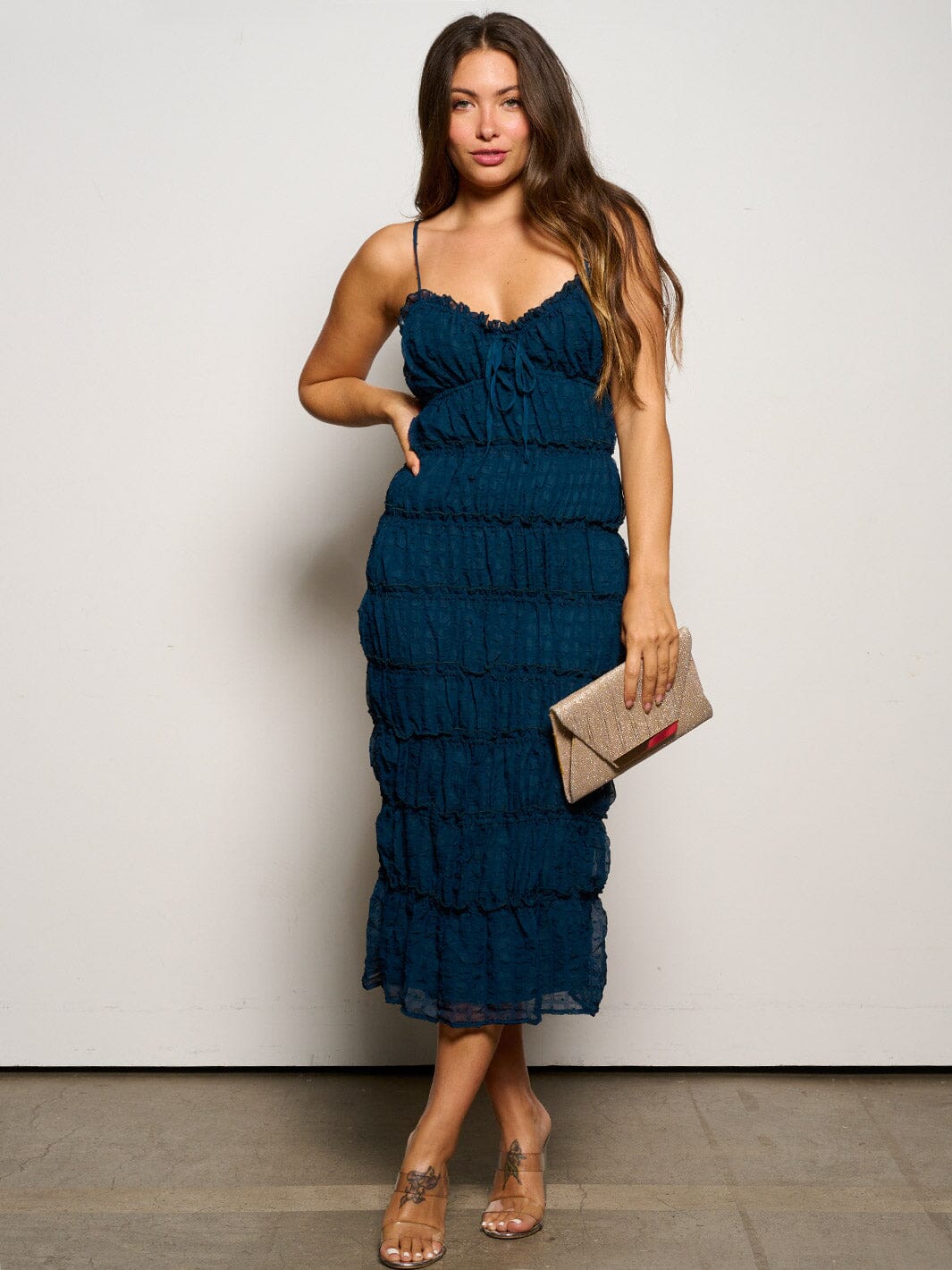 WOMEN'S SLEEVELESS V-NECK RUCHED LACE DETAILED MAXI DRESS