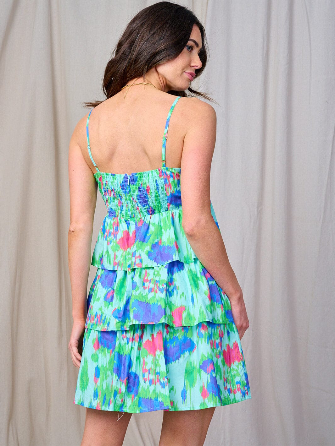 WOMEN'S SLEEVELESS V-NECK SMOCK TIERED MULTI PRINT MINI DRESS