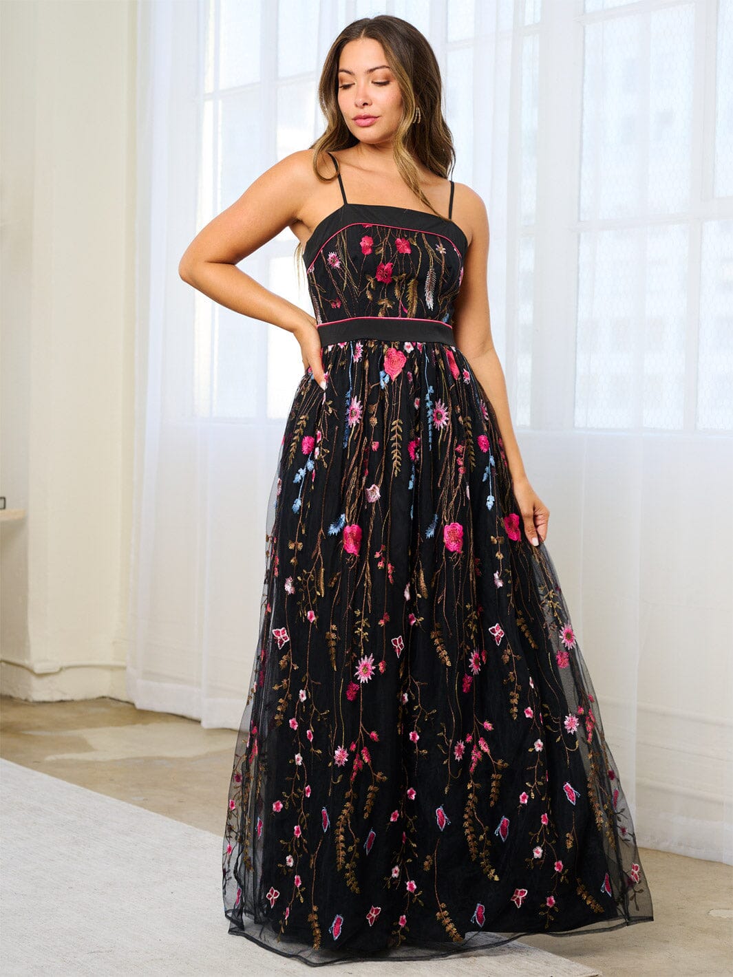 WOMEN'S SLEEVELESS EMBROIDERY FLORAL MAXI DRESS