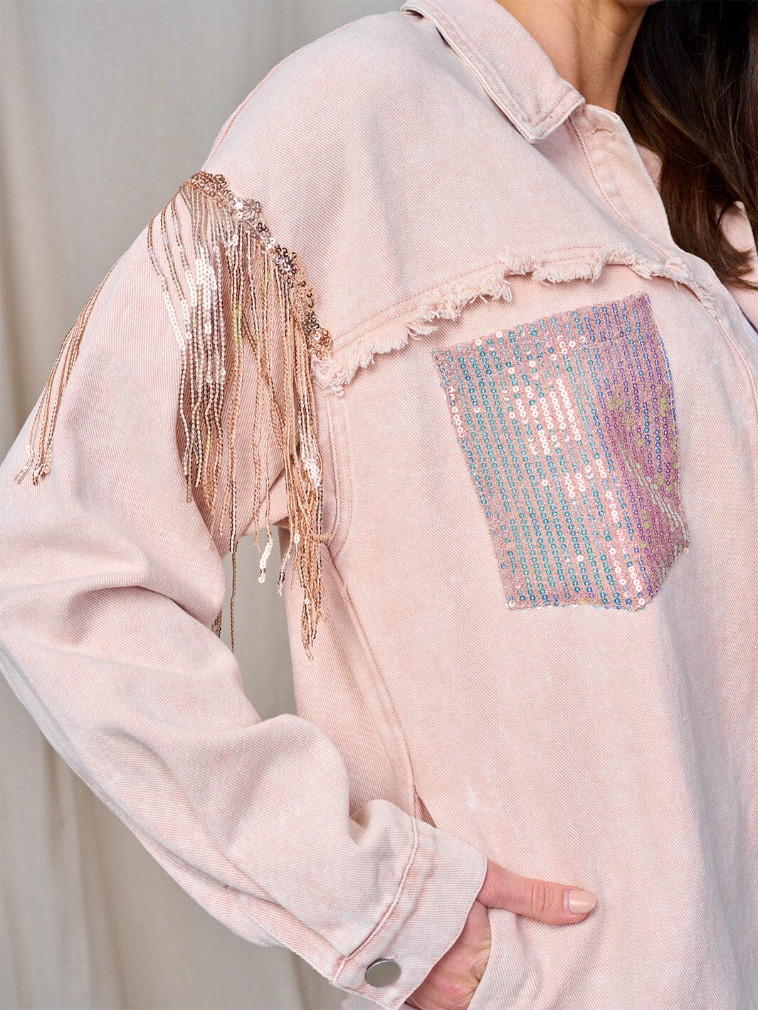 WOMEN'S LONG SLEEVE BUTTON CLOSURE FRONT POCKETS SEQUINS FRINGE DENIM JACKET