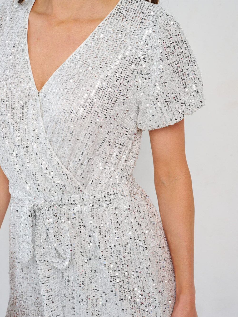 WOMEN'S SHORT SLEEVE SURPLICE SELF TIE SEQUINS ROMPER