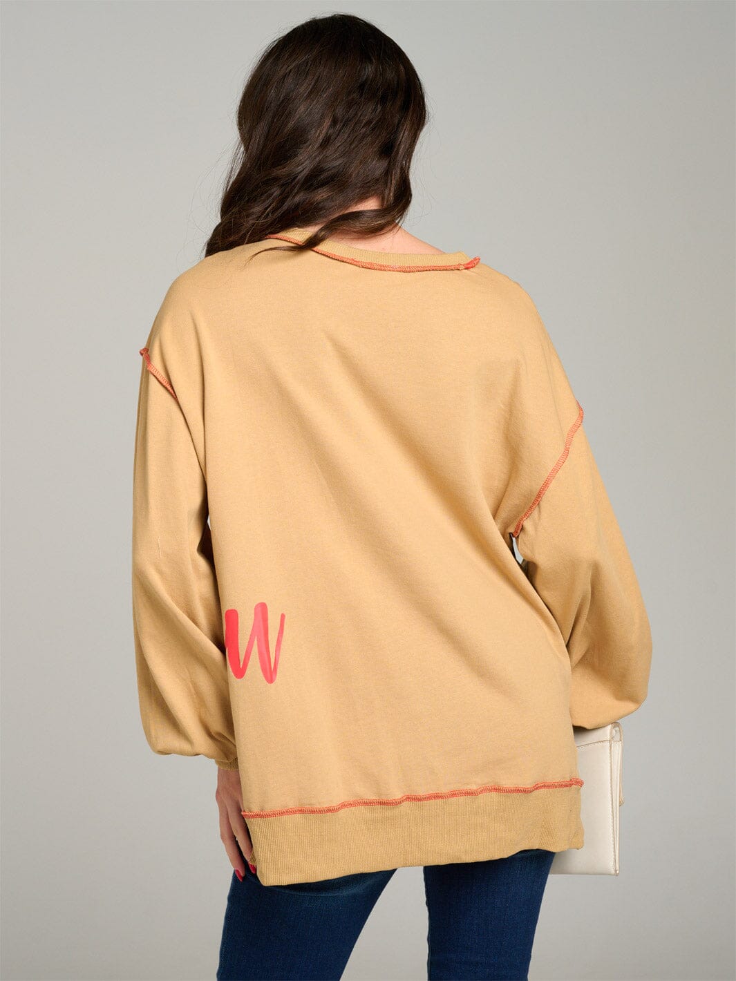 WOMEN'S LONG SLEEVE GRAPHIC HIGH-LOW OVERSIZED TOP