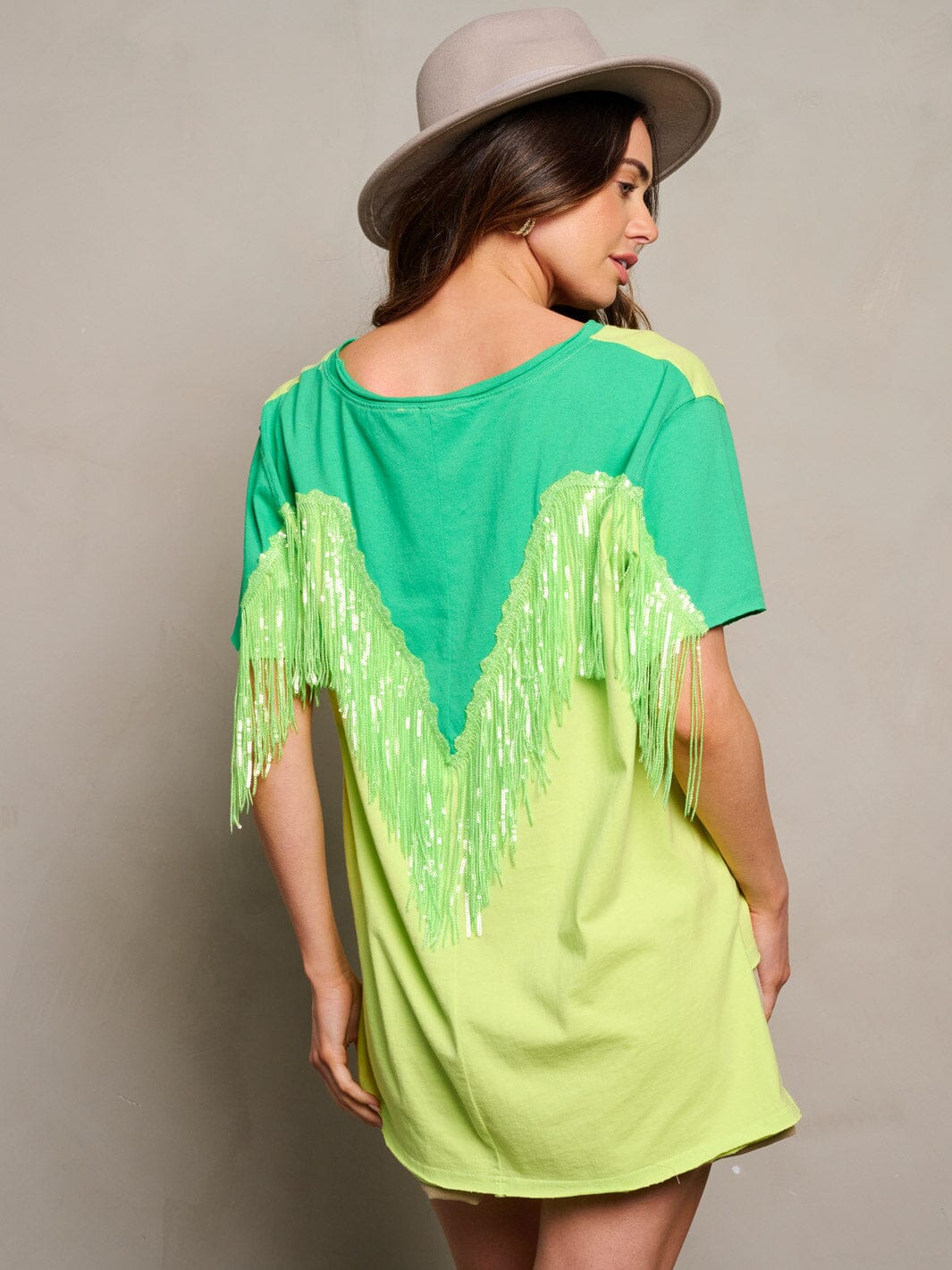 WOMEN'S SHORT SLEEVE SEQUINS FRINGE BACK DETAILED COLORBLOCK TOP