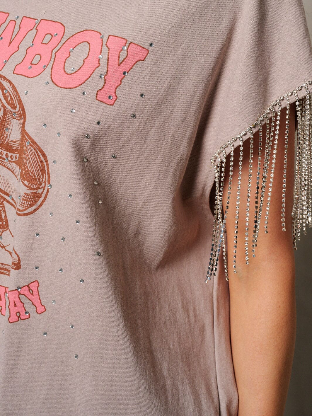 WOMEN'S SHORT SLEEVE STUDS FRINGE GRAPHIC TOP