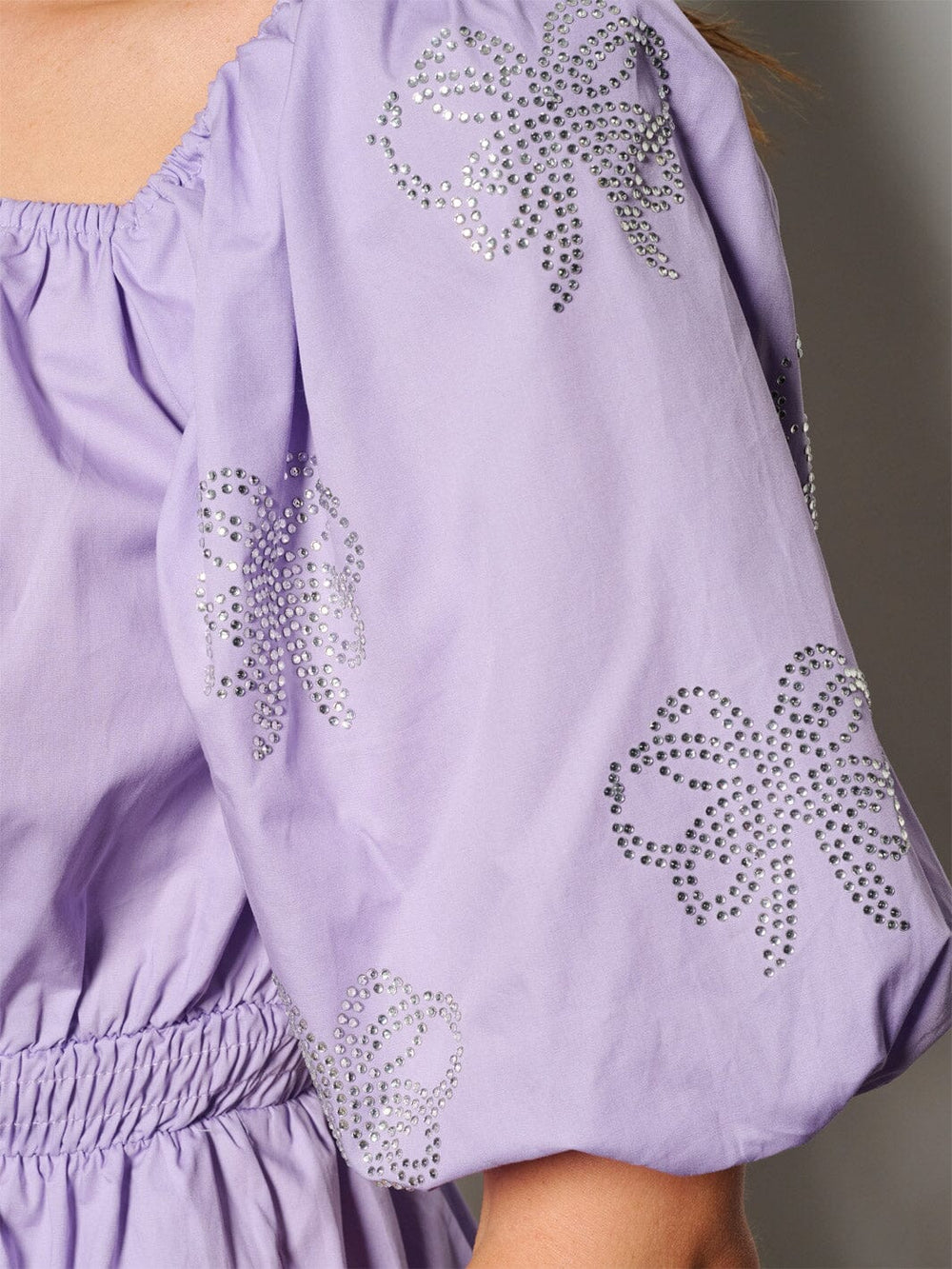 WOMEN'S SHORT PUFF SLEEVE STUDS DETAILED PEPLUM BLOUSE TOP