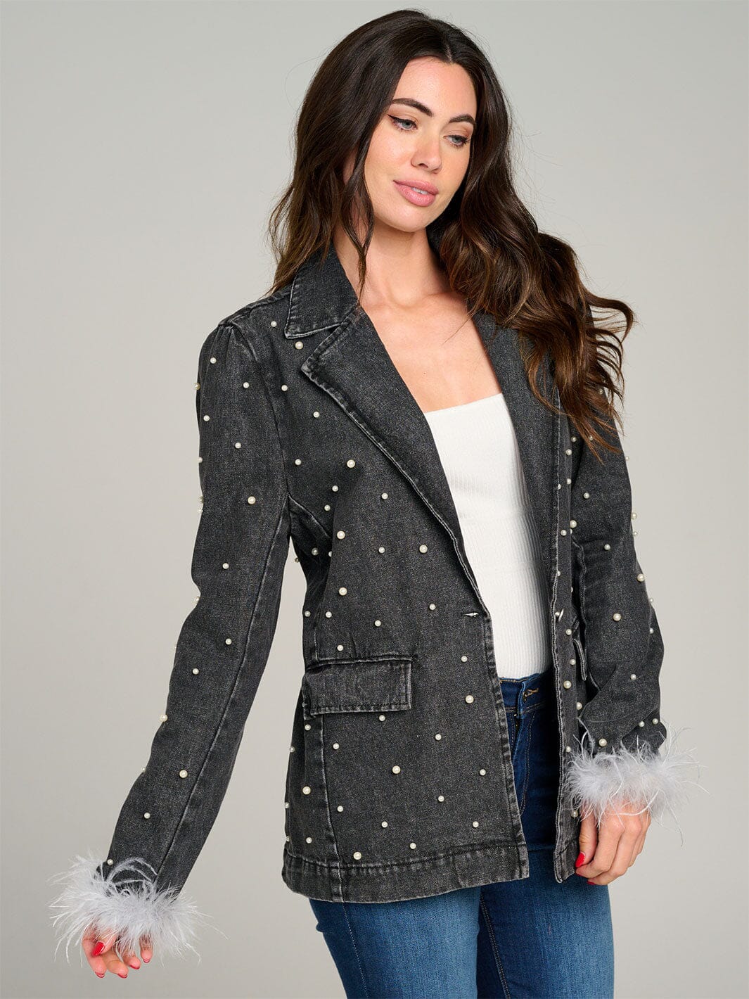 WOMEN'S LONG SLEEVE BUTTON CLOSURE FRONT POCKET PEARL DENIM JACKET