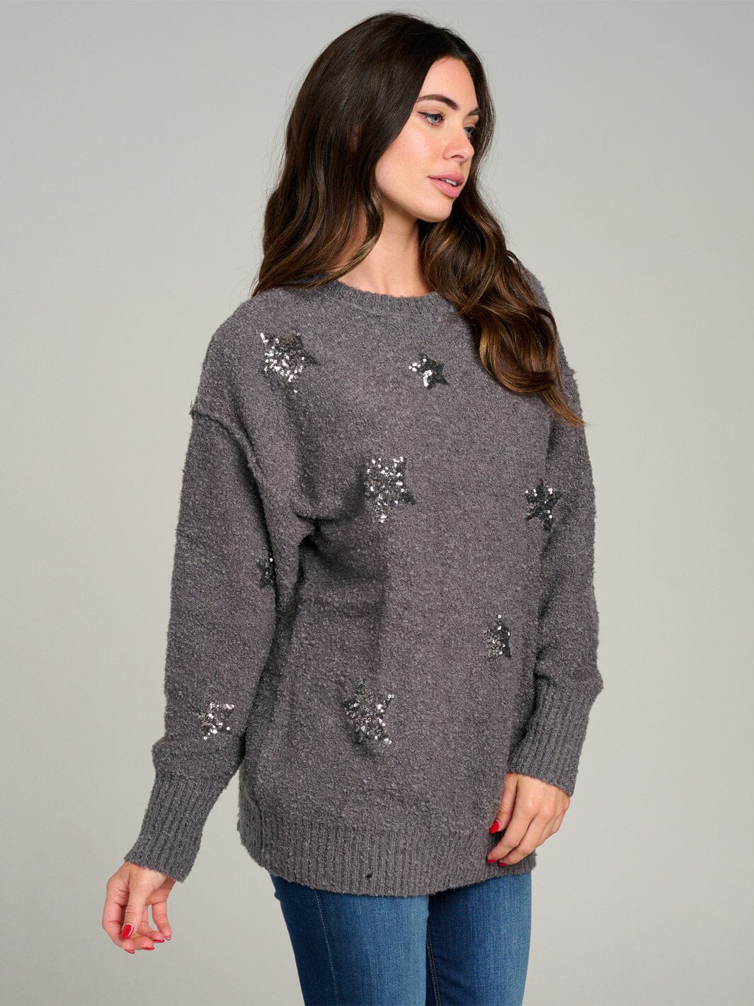WOMEN'S LONG SLEEVE STARS GRAPHIC FUZZY PULLOVER SWEATER