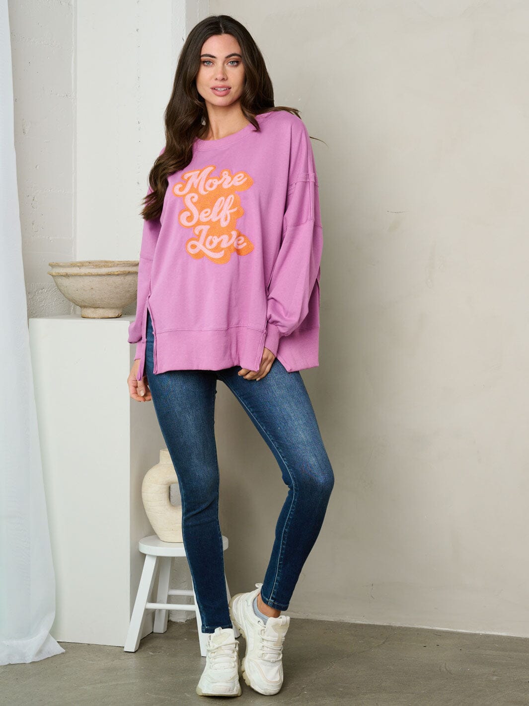 WOMEN'S LONG SLEEVE EMBROIDERY GRAPHIC DETAILED SWEATER