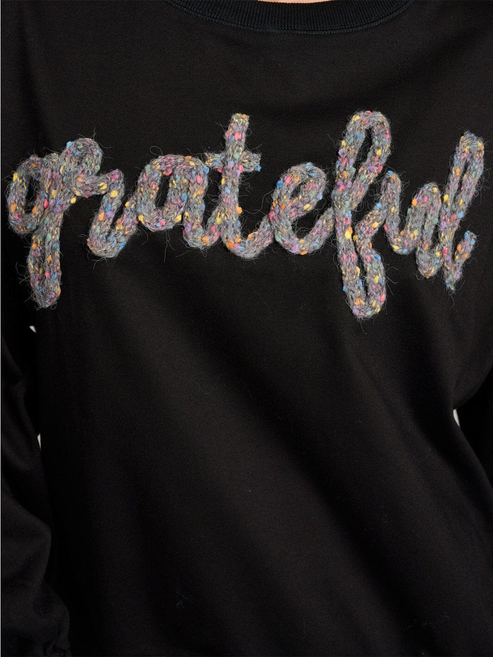 WOMEN'S LONG SLEEVE GRAPHIC PULLOVER SWEATER
