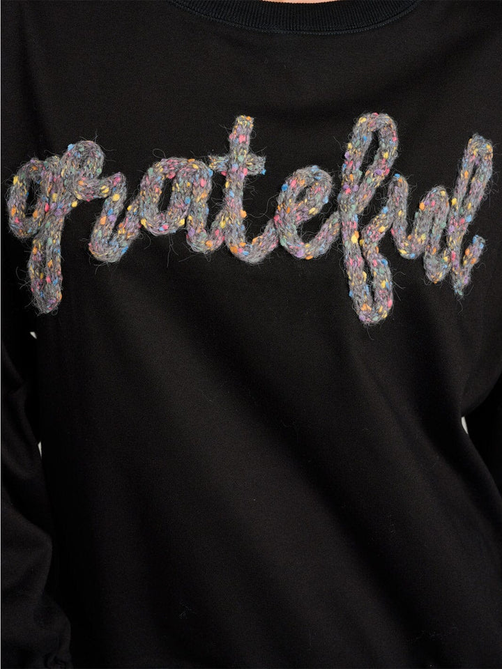 WOMEN'S LONG SLEEVE GRAPHIC PULLOVER SWEATER