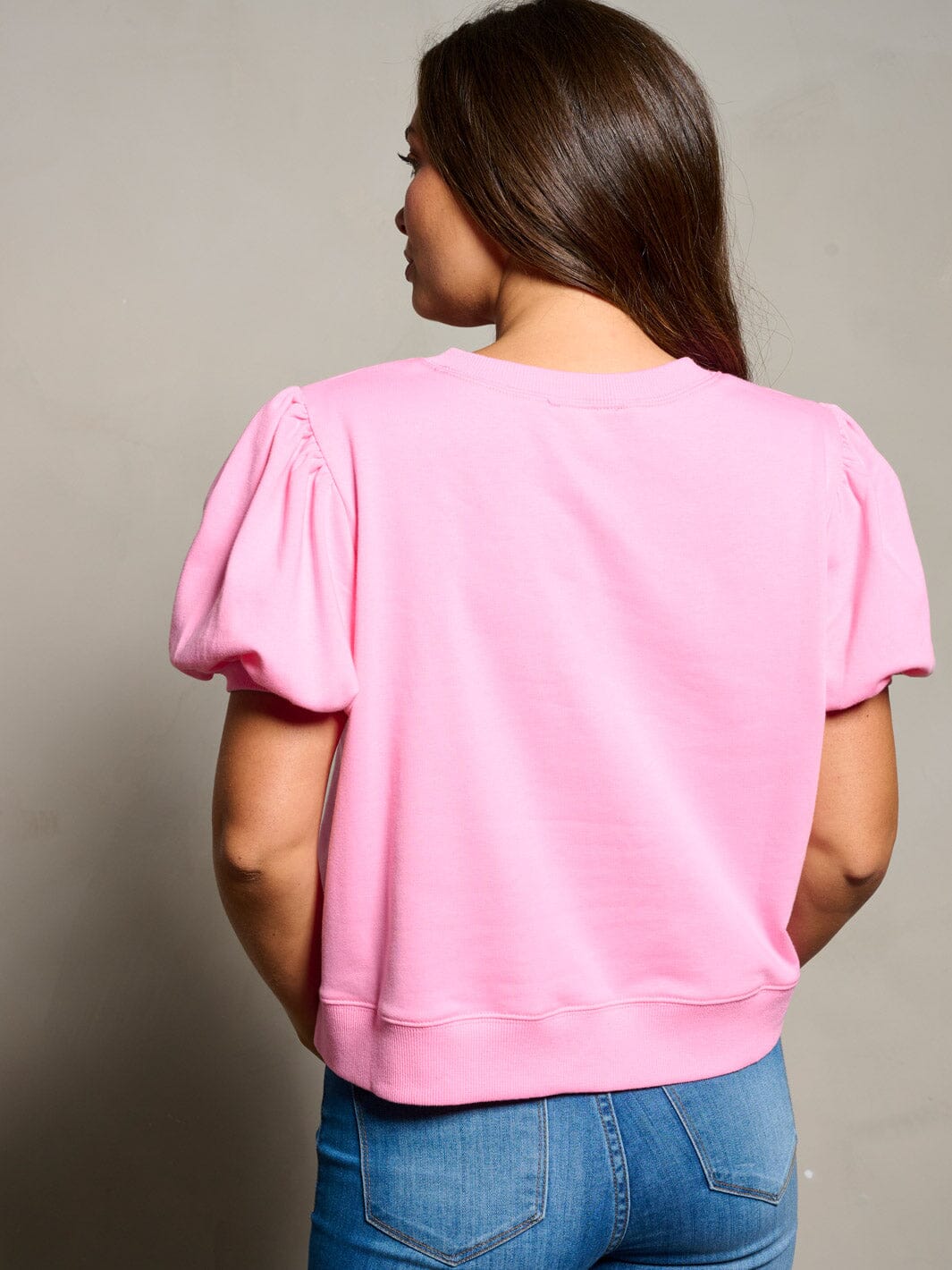 WOMEN'S SHORT PUFF SLEEVE XOXO GRAPHIC BLOUSE TOP
