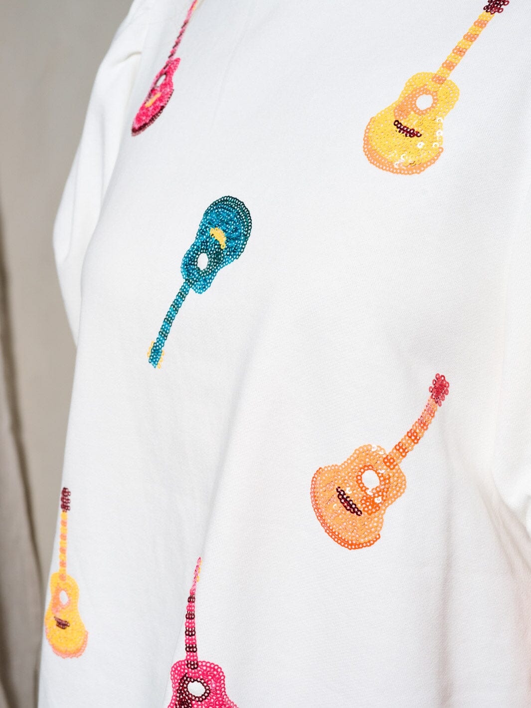 WOMEN'S SHORT PUFF SLEEVE SEQUINS GUITARS PRINT TOP