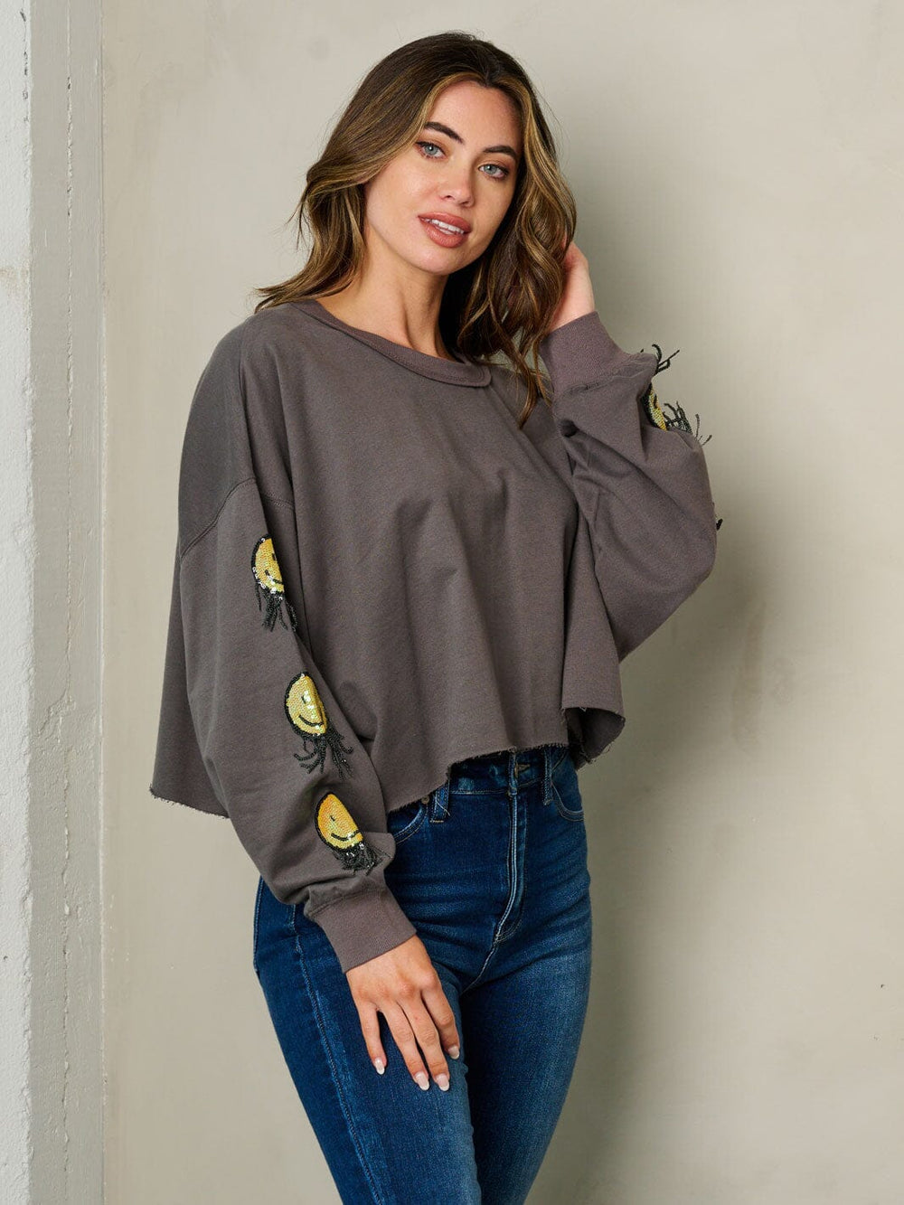 WOMEN'S LONG SLEEVE GRAPHIC SEQUINS DETAILED TOP