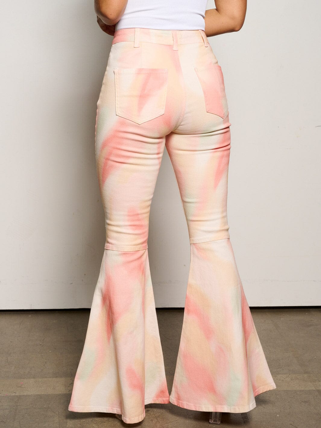 WOMEN'S BUTTON CLOSURE POCKETS TIE DYE BELL LEGS DENIM PANTS