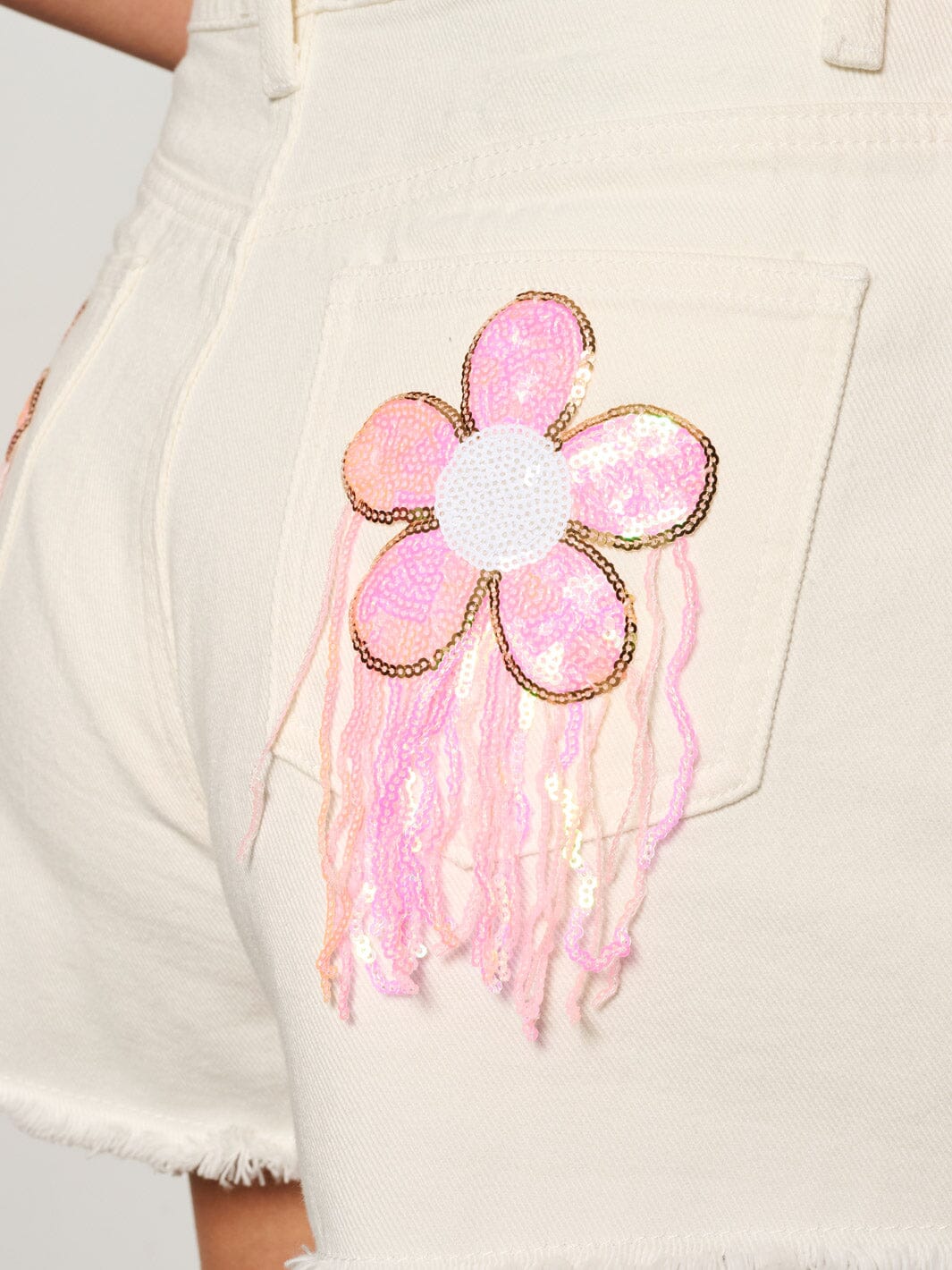 WOMEN'S BUTTON CLOSURE POCKET DETAILED DENIM MINI SHORTS