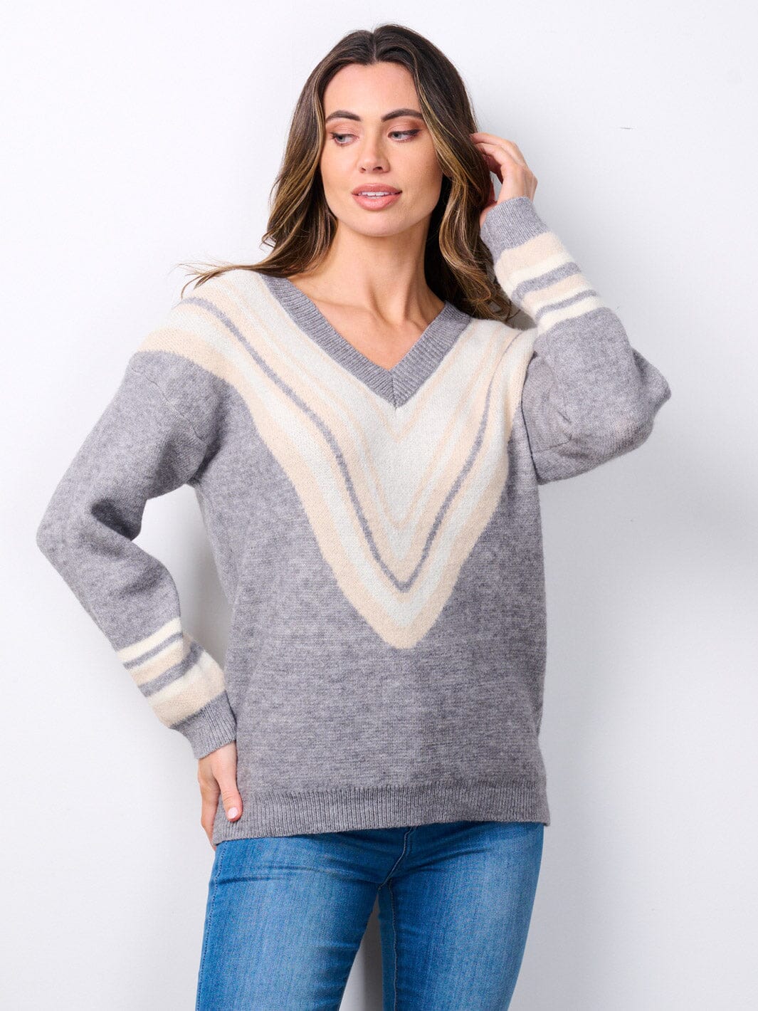 WOMEN'S LONG SLEEVE V-NECK CHEVRON PRINT SWEATER