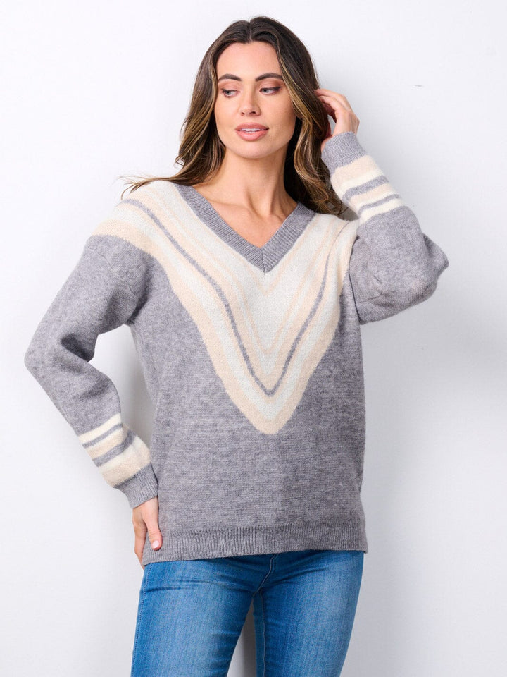 WOMEN'S LONG SLEEVE V-NECK CHEVRON PRINT SWEATER