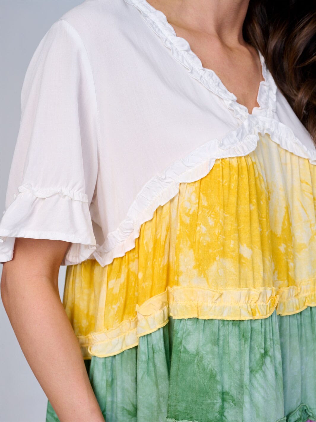 WOMEN'S SHORT SLEEVE V-NECK RUFFLE TIERED COLORBLOCK TUNIC TOP