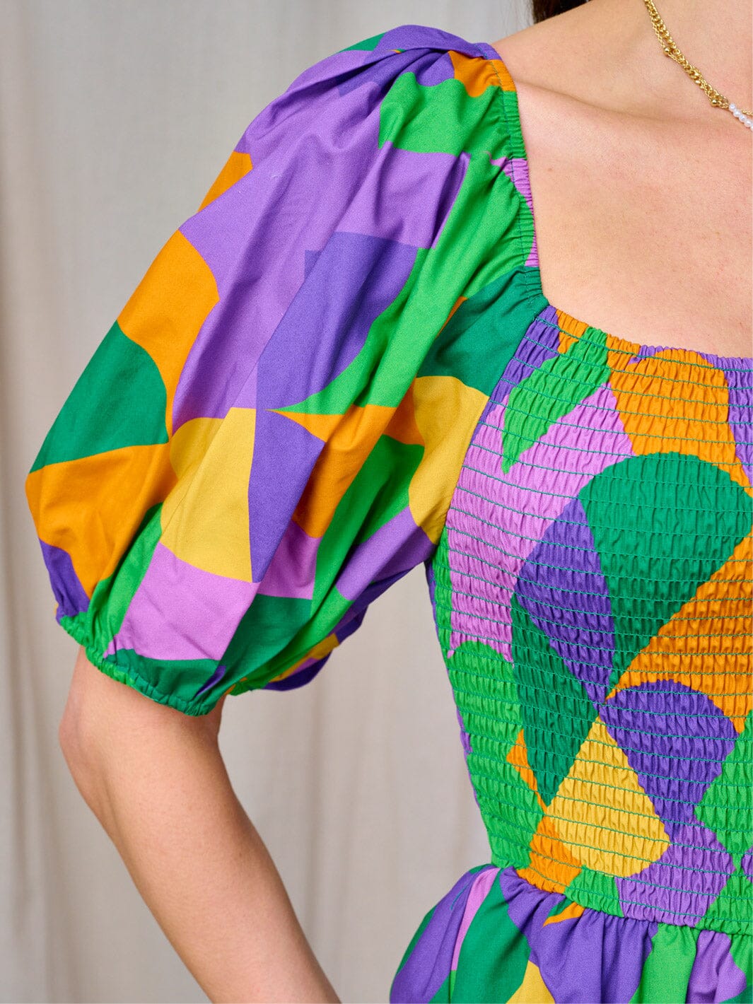 WOMEN'S SHORT PUFF SLEEVE SMOCK MULTI PRINT ROMPER