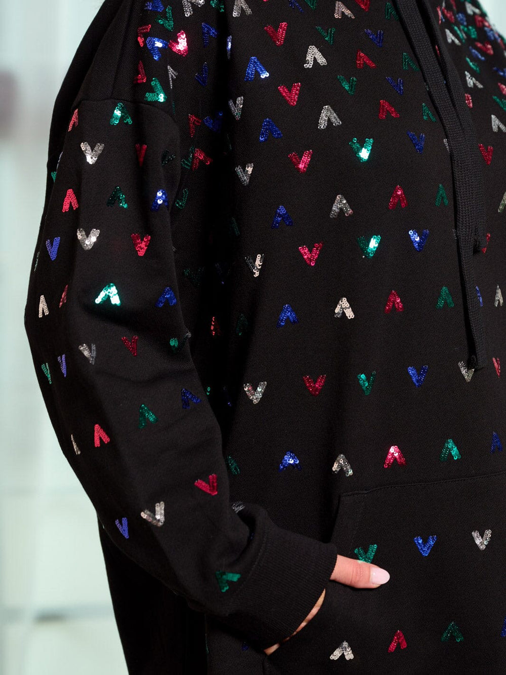 WOMEN'S LONG SLEEVE FRONT POCKETS HOODED SEQUINS DETAILED PULLOVER SWEATER