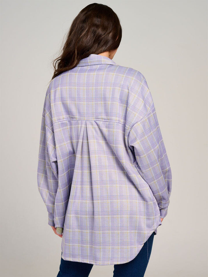 WOMEN'S LONG SLEEVE BUTTON CLOSURE FRONT POCKETS PLAID SHACKET