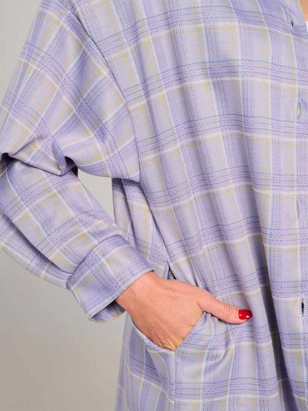 WOMEN'S LONG SLEEVE BUTTON CLOSURE FRONT POCKETS PLAID SHACKET