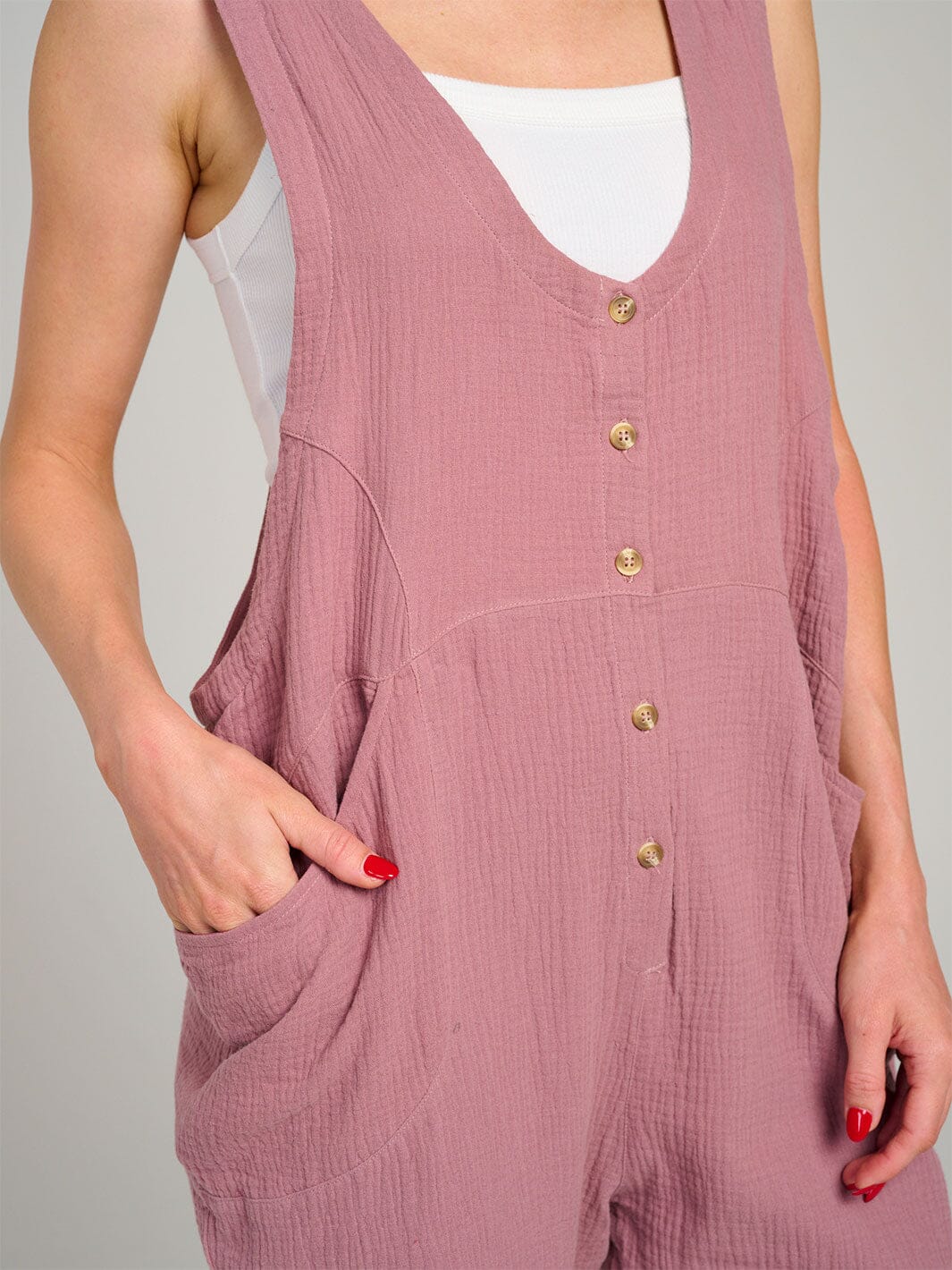 WOMEN'S SLEEVELESS FRONT POCKET BUTTON UP WIDE LEG JUMPSUIT