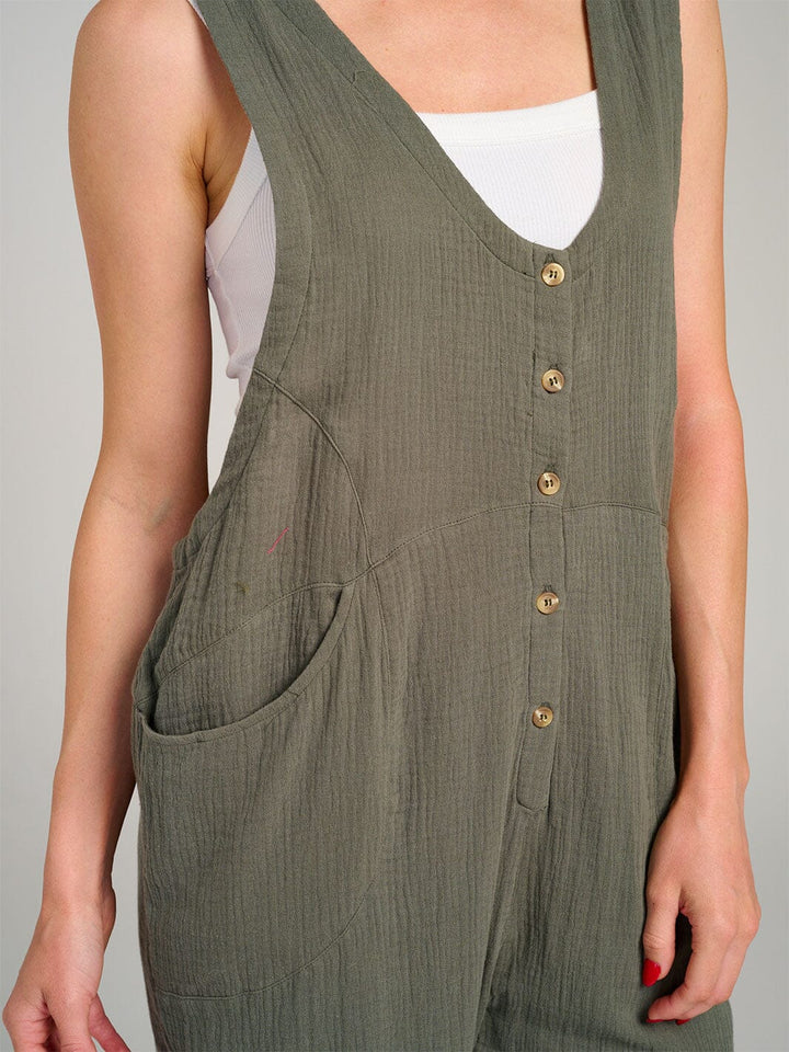 WOMEN'S SLEEVELESS FRONT POCKET BUTTON UP WIDE LEG JUMPSUIT