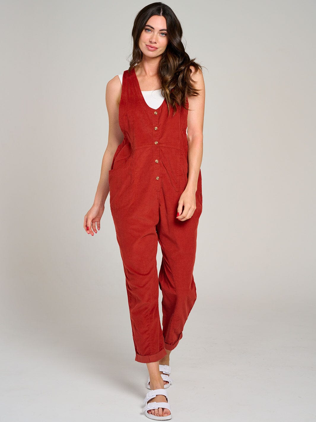 WOMEN'S SLEEVELESS FRONT POCKET BUTTON UP WIDE LEG JUMPSUIT